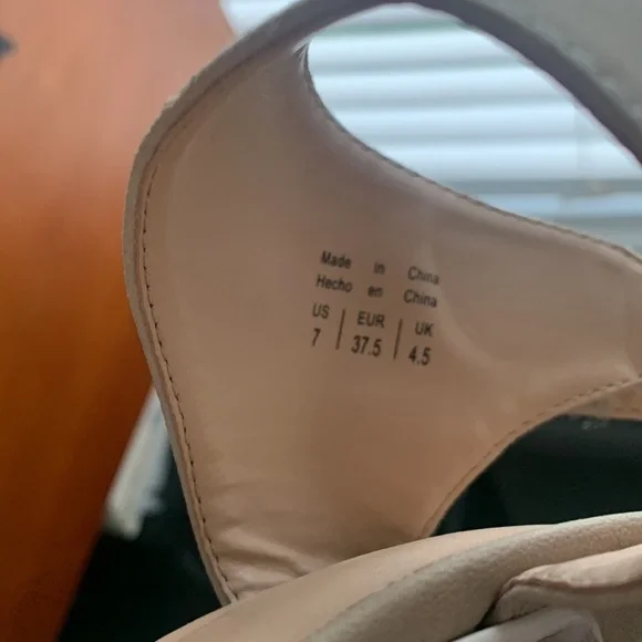 💚💚 Call It Spring Heels ~ Velcro Ankle Strap size 7 - Picture 4 of 5